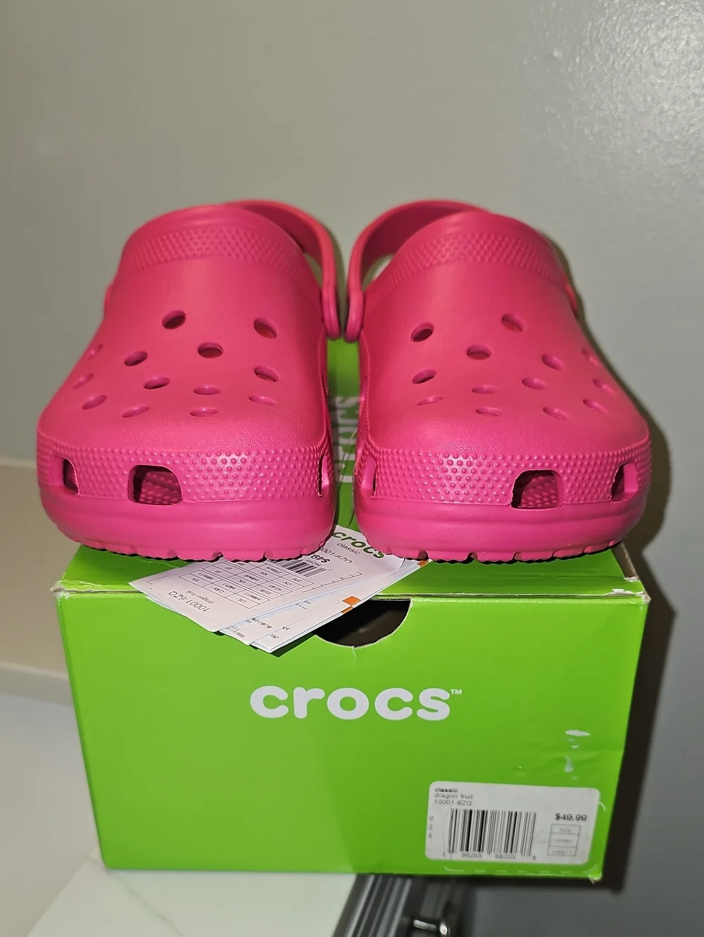 Crocs Classic Unisex Clogs In Dragonfruit. NIB. UNISEX.